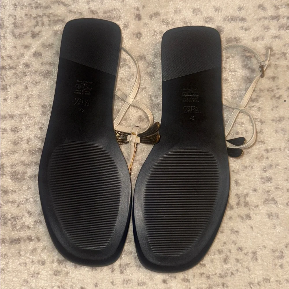 ZARA Cream and Black Dragonfly T-Strap Sandals - Picture 6 of 6
